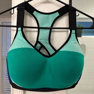 34 DDD Victoria’s Secret sports bra